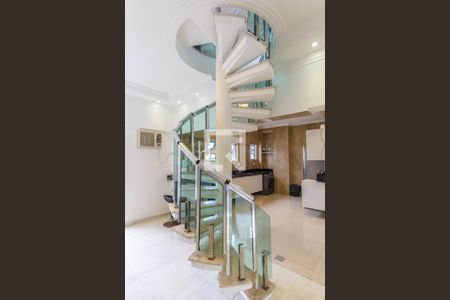 Apartamento para alugar com 210m², 3 quartos e 2 vagasEscada da Sala de Jantar