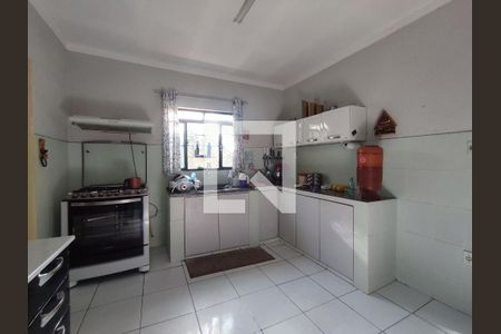 Casa à venda com 600m², 2 quartos e 4 vagasCozinha 