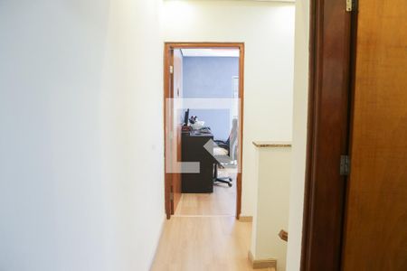 Casa à venda com 187m², 3 quartos e 3 vagasCorredor dos quartos e suite 