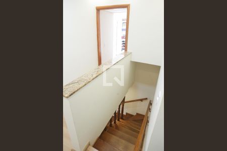 Casa à venda com 187m², 3 quartos e 3 vagasCorredor dos quartos e suite 