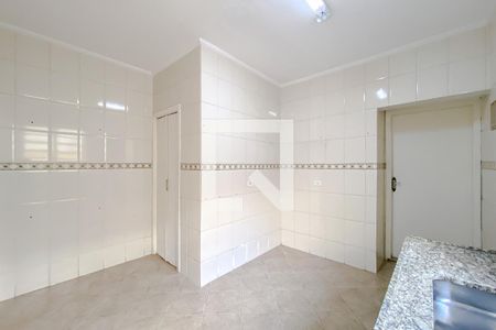 Cozinha de casa para alugar com 1 quarto, 50m² em Vila Bertioga, São Paulo