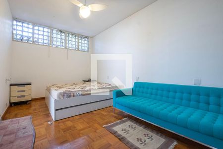 Casa à venda com 453m², 6 quartos e 4 vagas Casa à venda com 453m², 6 quartos e 4 vagasSala/Quarto