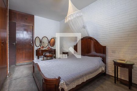 Casa à venda com 453m², 6 quartos e 4 vagas Casa à venda com 453m², 6 quartos e 4 vagasQuarto 2