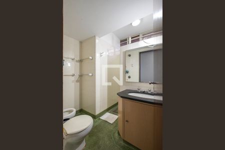 Casa à venda com 453m², 6 quartos e 4 vagas Casa à venda com 453m², 6 quartos e 4 vagasBanheiro 1