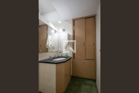 Casa à venda com 453m², 6 quartos e 4 vagas Casa à venda com 453m², 6 quartos e 4 vagasBanheiro 1