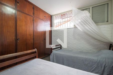 Casa à venda com 453m², 6 quartos e 4 vagas Casa à venda com 453m², 6 quartos e 4 vagasQuarto 3