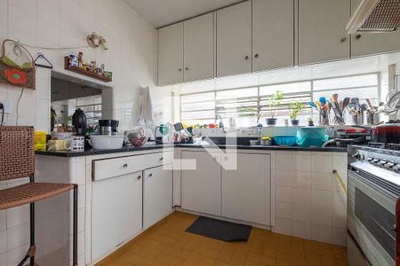 Casa à venda com 453m², 6 quartos e 4 vagas Casa à venda com 453m², 6 quartos e 4 vagasCozinha