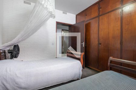 Casa à venda com 453m², 6 quartos e 4 vagas Casa à venda com 453m², 6 quartos e 4 vagasQuarto 3