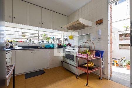 Casa à venda com 453m², 6 quartos e 4 vagas Casa à venda com 453m², 6 quartos e 4 vagasCozinha