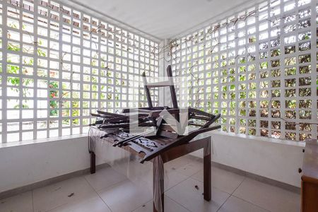 Casa à venda com 453m², 6 quartos e 4 vagas Casa à venda com 453m², 6 quartos e 4 vagasSala/Quarto - Cozinha