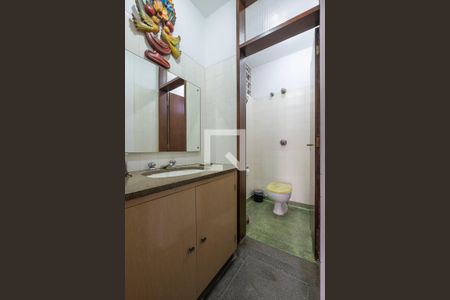 Casa à venda com 453m², 6 quartos e 4 vagas Casa à venda com 453m², 6 quartos e 4 vagasLavabo