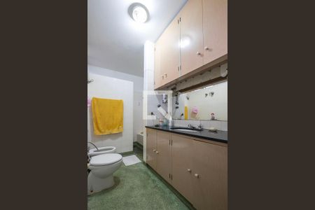 Casa à venda com 453m², 6 quartos e 4 vagas Casa à venda com 453m², 6 quartos e 4 vagasBanheiro 2