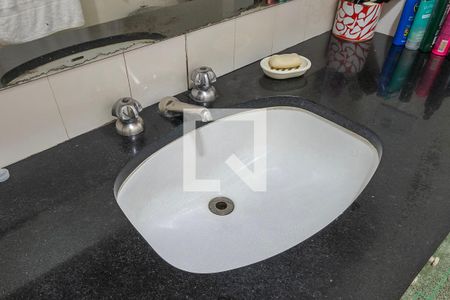 Casa à venda com 453m², 6 quartos e 4 vagas Casa à venda com 453m², 6 quartos e 4 vagasBanheiro 2