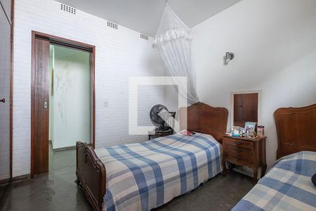 Casa à venda com 453m², 6 quartos e 4 vagas Casa à venda com 453m², 6 quartos e 4 vagasQuarto 4