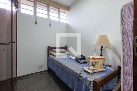 Casa à venda com 453m², 6 quartos e 4 vagas Casa à venda com 453m², 6 quartos e 4 vagasQuarto 5