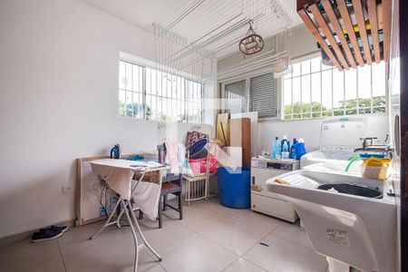 Casa à venda com 453m², 6 quartos e 4 vagas Casa à venda com 453m², 6 quartos e 4 vagasLavanderia