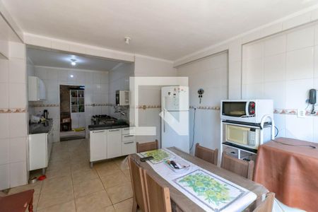 Casa à venda com 392m², 4 quartos e 1 vagaCozinha e Área de Serviço