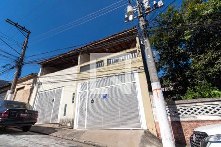 Casa para alugar com 200m², 2 quartos e 2 vagasFachada
