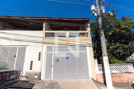 Casa para alugar com 200m², 2 quartos e 2 vagasFachada