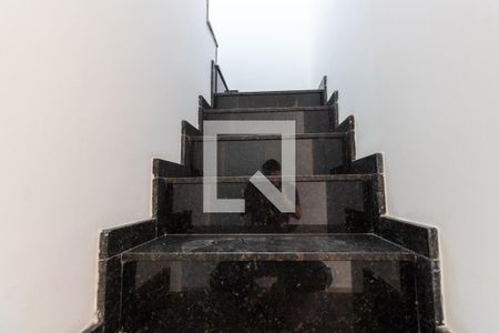Escada de casa para alugar com 2 quartos, 200m² em Vila Frugoli, São Paulo