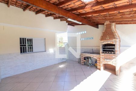 Casa para alugar com 200m², 2 quartos e 2 vagasQuintal