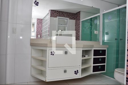 Banheiro da Suíte de casa à venda com 3 quartos, 200m² em Vila Pereira Cerca, São Paulo