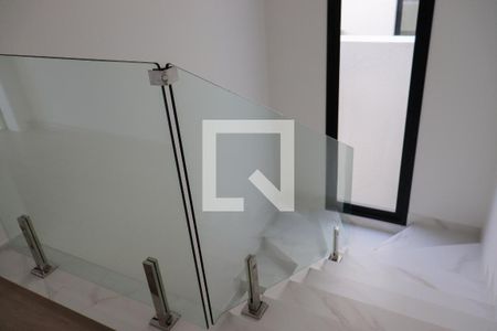 Casa à venda com 163m², 3 quartos e 3 vagas Casa à venda com 163m², 3 quartos e 3 vagasEscada