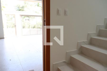 Casa à venda com 163m², 3 quartos e 3 vagasEscada