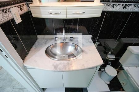 Casa à venda com 180m², 3 quartos e 4 vagasBanheiro 01