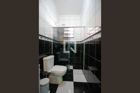 Casa à venda com 180m², 3 quartos e 4 vagasBanheiro 01