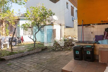 Casa à venda com 120m², 2 quartos e 3 vagas Casa à venda com 120m², 2 quartos e 3 vagasFundos