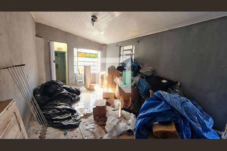 Casa à venda com 120m², 2 quartos e 3 vagas Casa à venda com 120m², 2 quartos e 3 vagasFundos