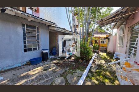 Casa à venda com 120m², 2 quartos e 3 vagas Casa à venda com 120m², 2 quartos e 3 vagasFundos