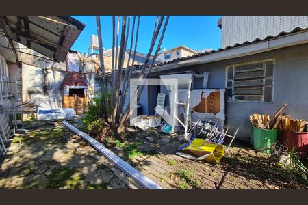 Casa à venda com 120m², 2 quartos e 3 vagas Casa à venda com 120m², 2 quartos e 3 vagasFundos