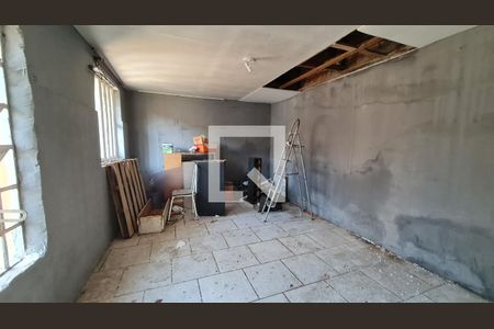 Casa à venda com 120m², 2 quartos e 3 vagas Casa à venda com 120m², 2 quartos e 3 vagasFundos