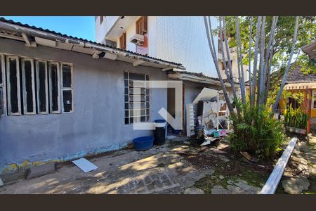 Casa à venda com 120m², 2 quartos e 3 vagas Casa à venda com 120m², 2 quartos e 3 vagasFundos