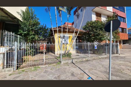 Casa à venda com 120m², 2 quartos e 3 vagas Casa à venda com 120m², 2 quartos e 3 vagasFachada da casa