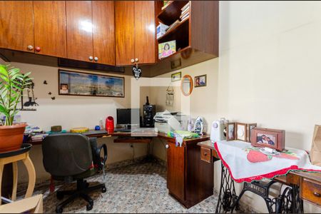 Casa à venda com 172m², 4 quartos e 4 vagasEscritório