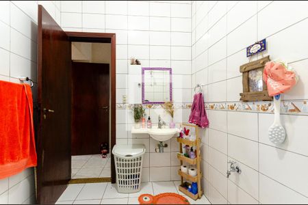 Casa à venda com 172m², 4 quartos e 4 vagasBanheiro 2