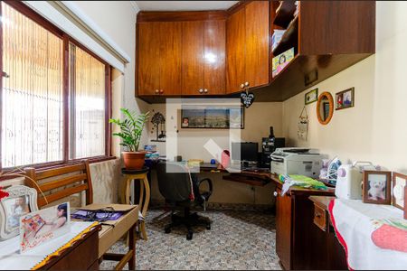 Casa à venda com 172m², 4 quartos e 4 vagasEscritório