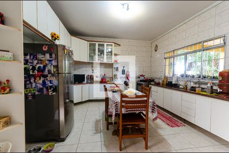 Casa à venda com 172m², 4 quartos e 4 vagasCozinha 2