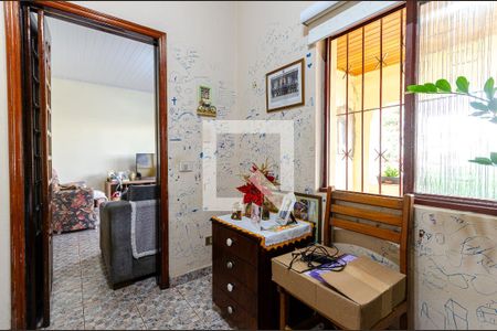 Casa à venda com 172m², 4 quartos e 4 vagasEscritório