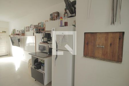 Sala e Cozinha de casa de condomínio à venda com 2 quartos, 60m² em Niterói, Canoas