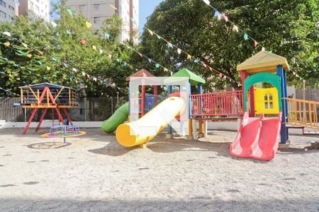 Apartamento para alugar com 50m², 2 quartos e 1 vaga Apartamento para alugar com 50m², 2 quartos e 1 vagaÁrea comum - Playground