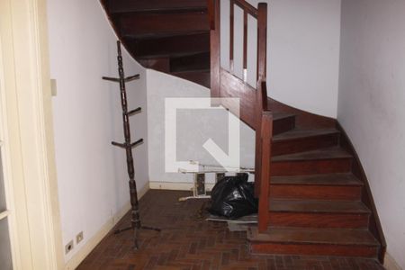 Escada de casa à venda com 3 quartos, 220m² em Cambuci, São Paulo