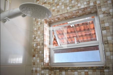 Casa para alugar com 90m², 2 quartos e 2 vagasBanheiro Social