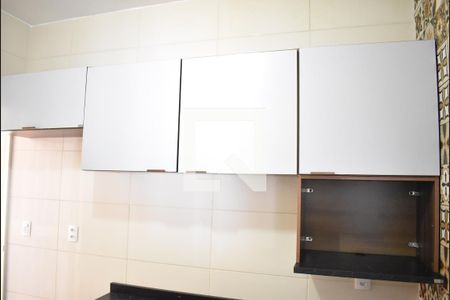 Casa para alugar com 90m², 2 quartos e 2 vagasCozinha - Armário