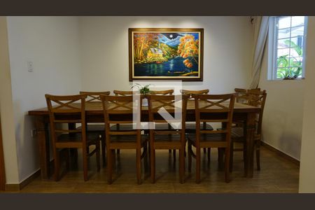 Casa à venda com 110m², 3 quartos e 2 vagasSala