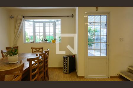 Casa à venda com 110m², 3 quartos e 2 vagasSala