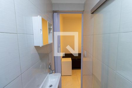 Banheiro de kitnet/studio para alugar com 1 quarto, 12m² em Cangaiba, São Paulo